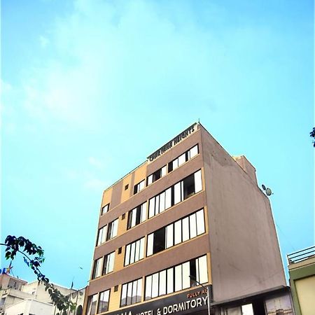 Charyana Hotel Ac Dormitory Ahmedabad Exterior photo