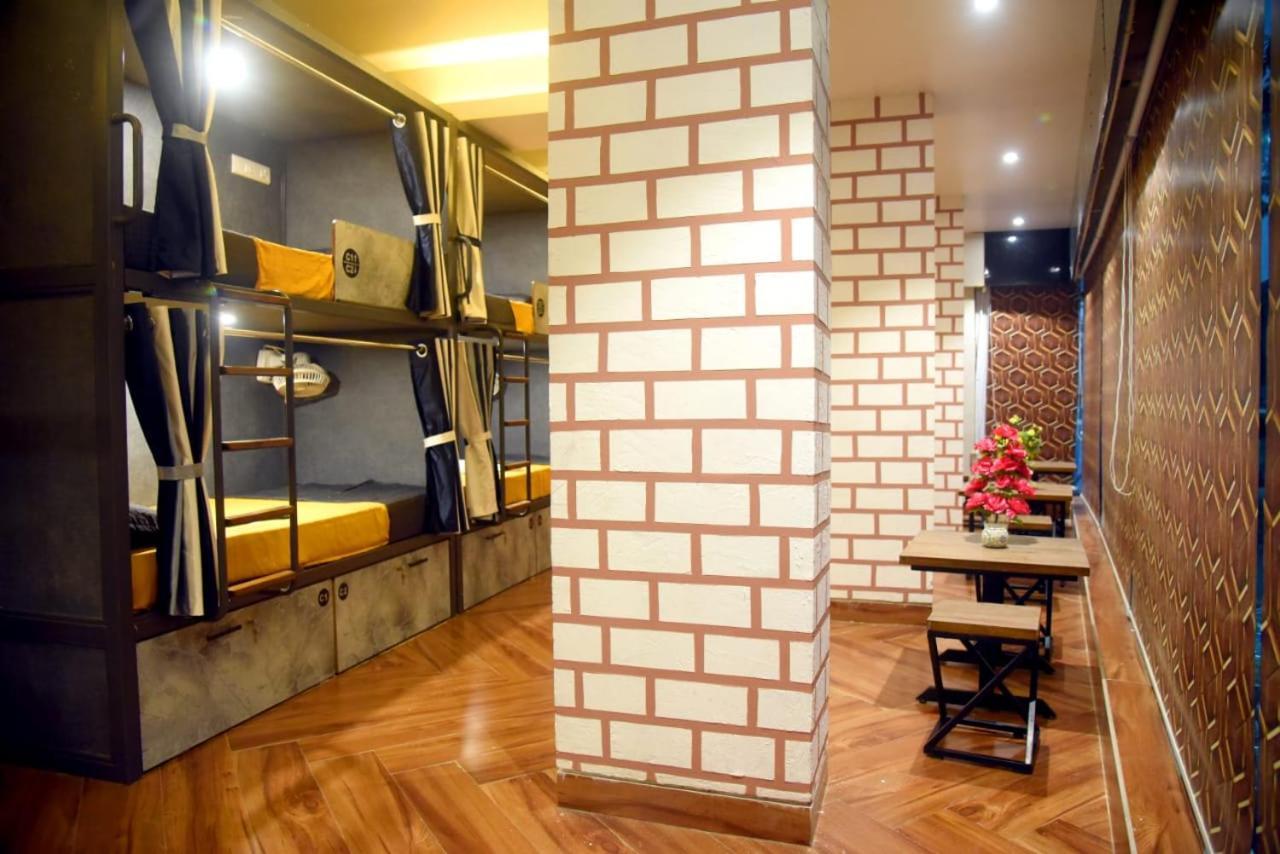 Charyana Hotel Ac Dormitory Ahmedabad Exterior photo